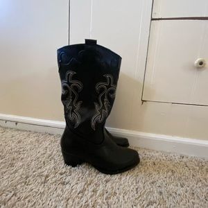 Black cowgirl boots